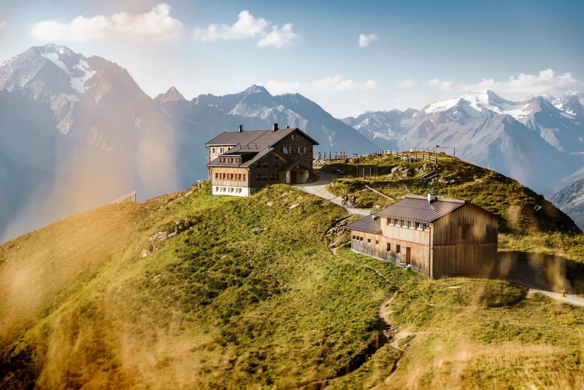 Stubaier Gletscher Xl Apartments Residenz Haus Alpenkoenig Ferienwohnungen Im Alpinen Charme Stubai Super Card Inklusive Neustift im Stubaital Exterior photo
